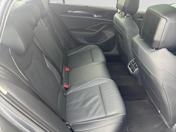 VOLKSWAGEN Passat SW (2025) — foto 8 van 20