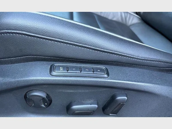 VOLKSWAGEN Tiguan (2022) — foto 13 van 28