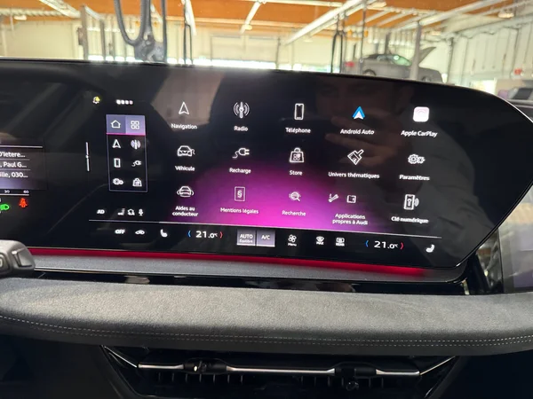 AUDI Q6 e-tron (2025) — foto 7 van 25