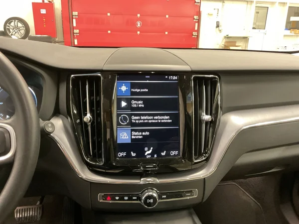 VOLVO XC60 (2019) — foto 9 van 24