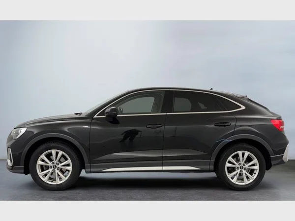 Audi Q3 Sportback (2021) — foto 13 van 15