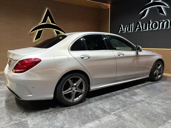 Mercedes-Benz C (2015) — foto 14 van 23