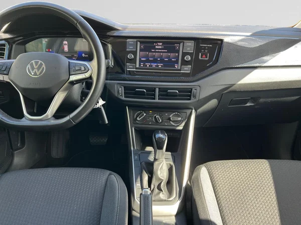 VOLKSWAGEN Polo (2024) — foto 2 van 24