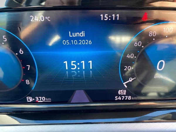 VOLKSWAGEN Golf VIII (2023) — foto 8 van 9
