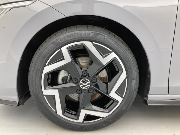 VOLKSWAGEN Golf VIII (2025) — foto 16 van 36