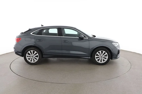 Audi Q3 (2022) — foto 13 van 16