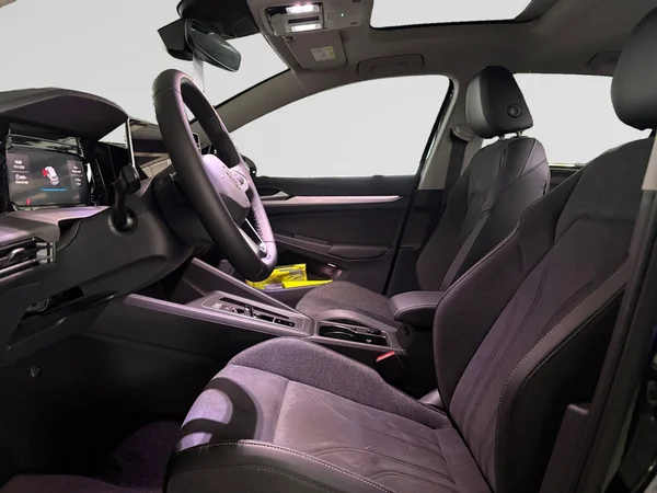 VOLKSWAGEN Golf VIII eHybrid (PHEV) (2025) — foto 21 van 24