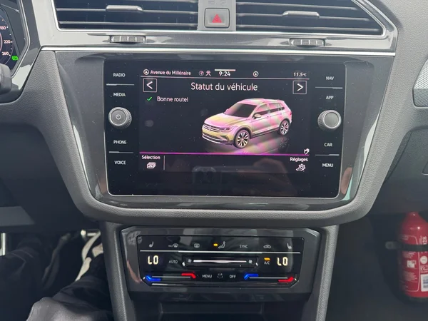 VOLKSWAGEN Tiguan (2023) — foto 3 van 17