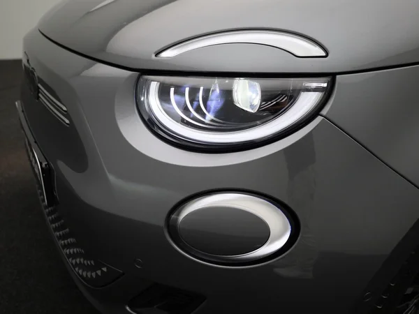 Fiat 500e (2023) — foto 10 van 39