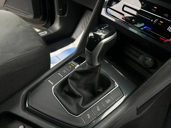 Volkswagen Tiguan (2021) — foto 7 van 26