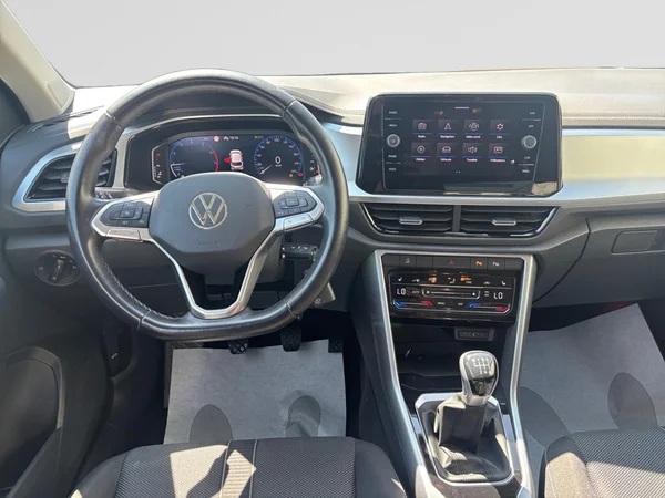 VOLKSWAGEN T-Roc (2023) — foto 14 van 19