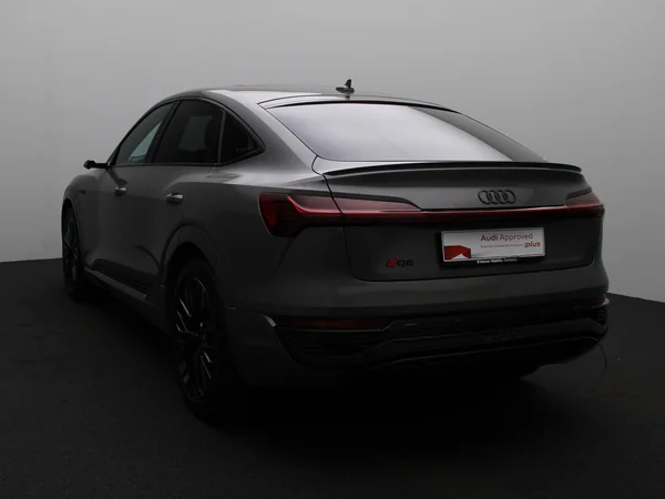 AUDI Q8 e-tron Sportback (2024) — foto 4 van 33
