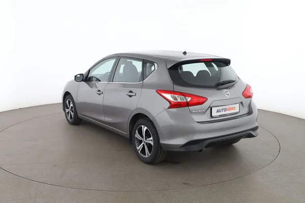 Nissan Pulsar (2015) — foto 10 van 16
