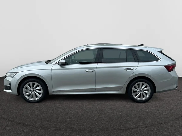 SKODA Octavia Combi (2024) — foto 18 van 18