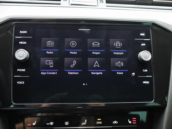 Volkswagen Passat (2023) — foto 15 van 42