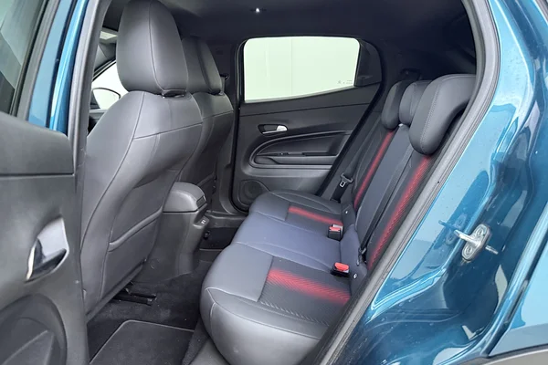 Alfa Romeo Junior (2025) — foto 17 van 18