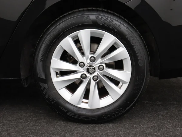 SKODA Octavia Combi (2024) — foto 16 van 19