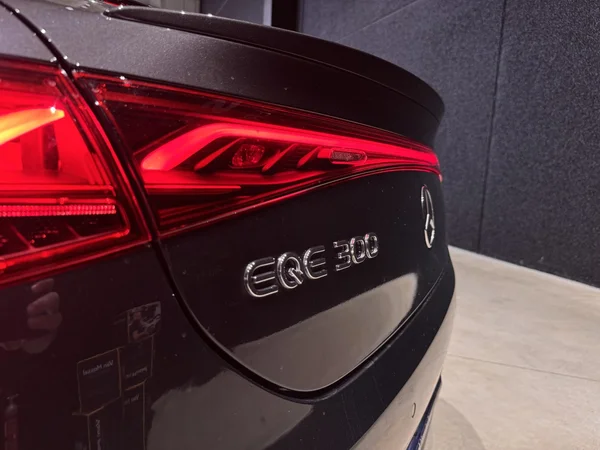 Mercedes-Benz EQE (2024) — foto 17 van 30