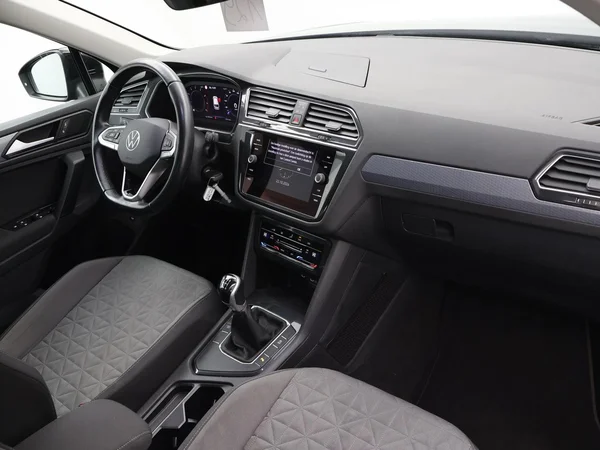 VOLKSWAGEN Tiguan (2022) — foto 19 van 25