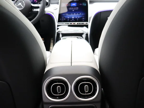 Mercedes-Benz C-Klasse (2026) — foto 11 van 27