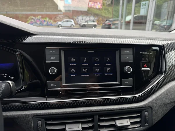 VOLKSWAGEN Polo (2023) — foto 3 van 15