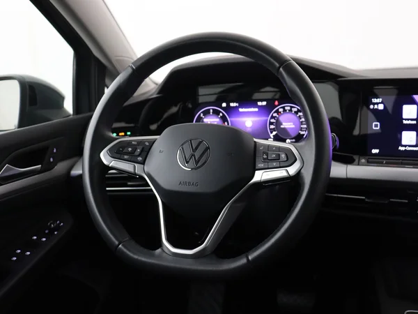 VOLKSWAGEN Golf (2023) — foto 14 van 28