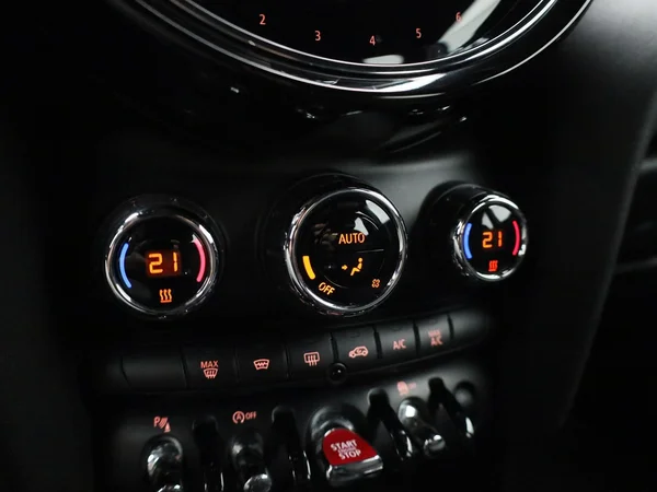 MINI One (2022) — foto 15 van 35