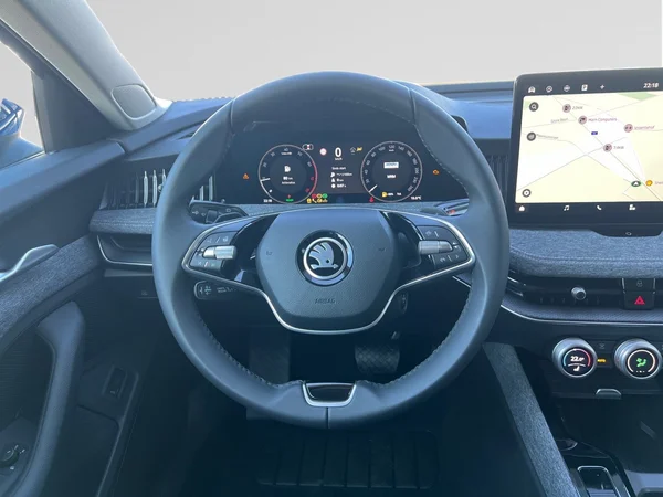SKODA Superb Combi (2025) — foto 17 van 17