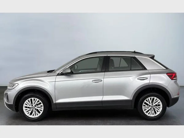 Volkswagen T-Roc (2023) — foto 10 van 15
