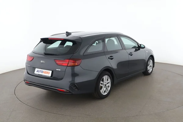 Kia cee'd (2021) — foto 12 van 16