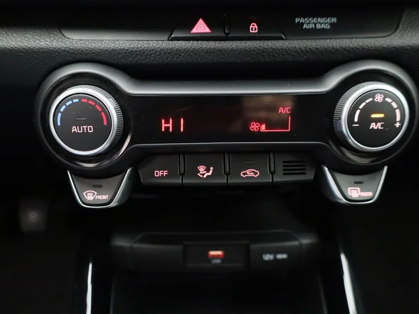 Kia Rio (2023) — foto 13 van 37