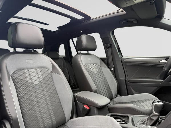 VOLKSWAGEN Tiguan (2023) — foto 7 van 23