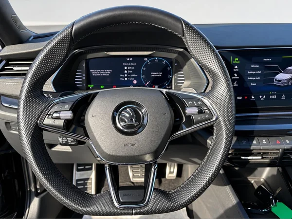 SKODA Octavia Combi PHEV (2024) — foto 2 van 23