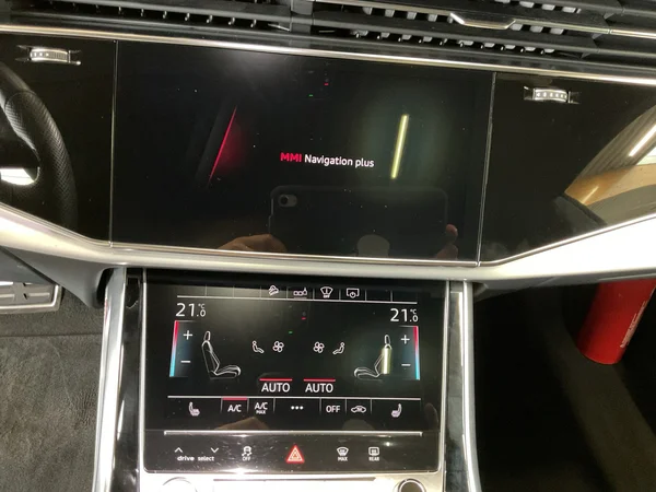 AUDI Q8 (2020) — foto 16 van 23