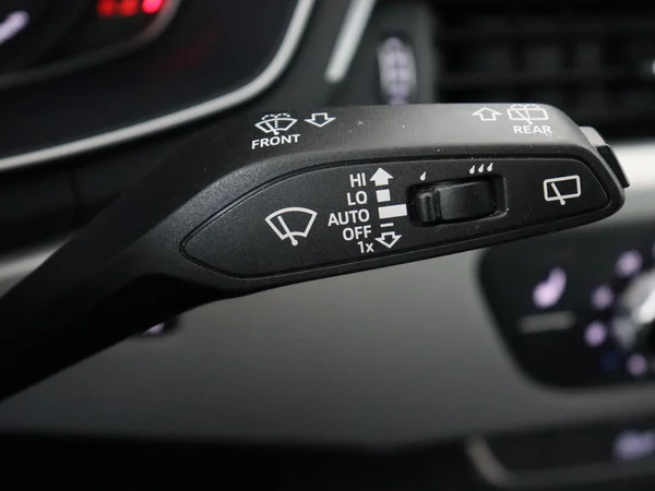 AUDI A4 (2019) — foto 15 van 29