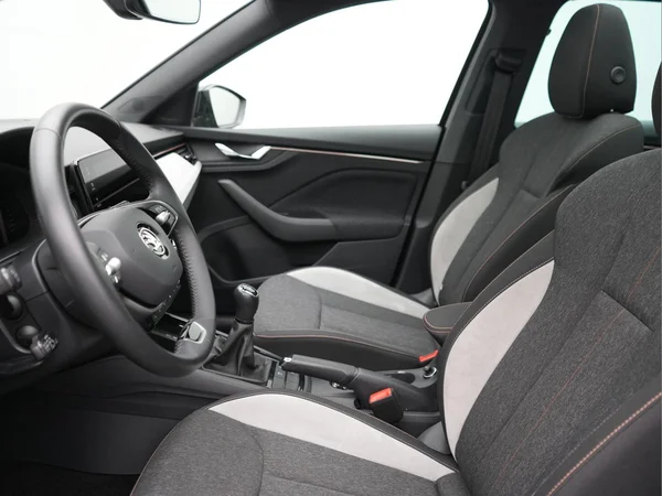 SKODA Kamiq (2024) — foto 2 van 31