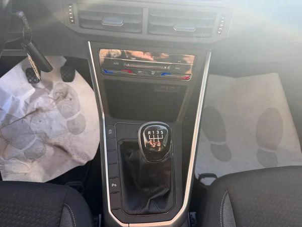 VOLKSWAGEN Polo (2022) — foto 2 van 20
