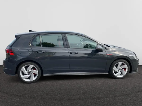 VOLKSWAGEN Golf VIII GTI (2023) — foto 13 van 25