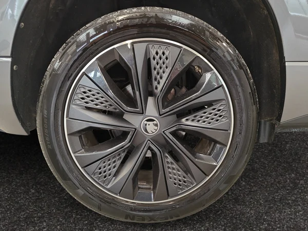SKODA Karoq (2025) — foto 17 van 19