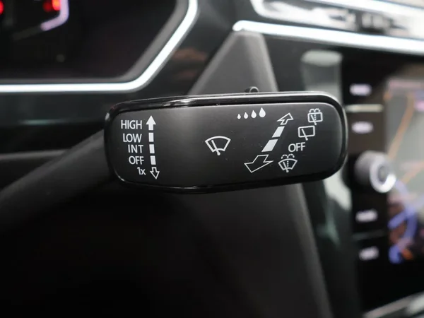 Volkswagen Tiguan (2022) — foto 17 van 29