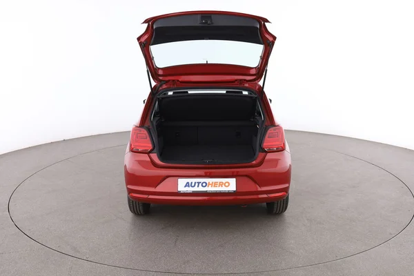 Volkswagen Polo (2015) — foto 7 van 16