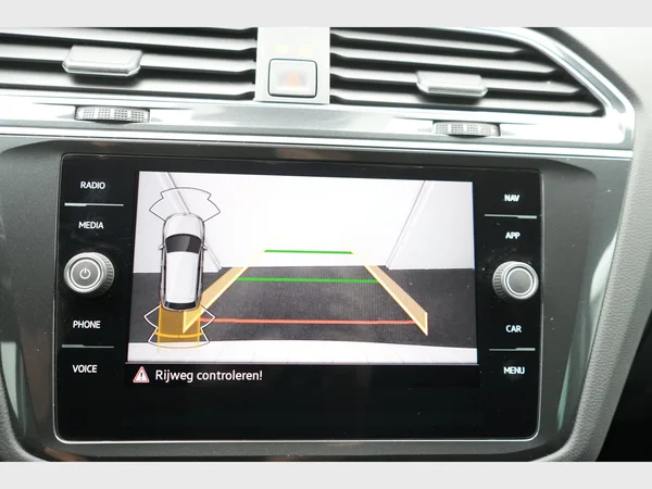 VOLKSWAGEN Tiguan (2021) — foto 18 van 29