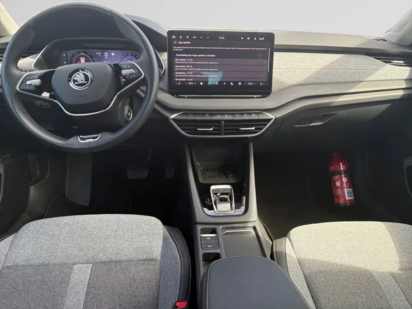 SKODA Octavia Combi (2024) — foto 2 van 22