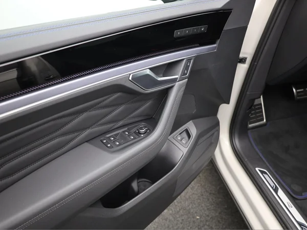VOLKSWAGEN Touareg R (2025) — foto 9 van 27