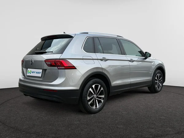 VOLKSWAGEN Tiguan (2020) — foto 21 van 24
