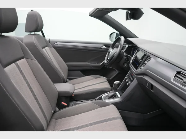 VOLKSWAGEN T-Roc Cabriolet (2021) — foto 8 van 23