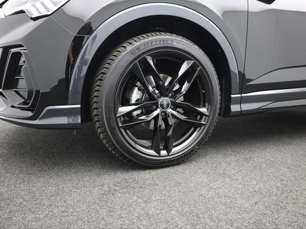 AUDI Q3 Sportback (2025) — foto 4 van 22