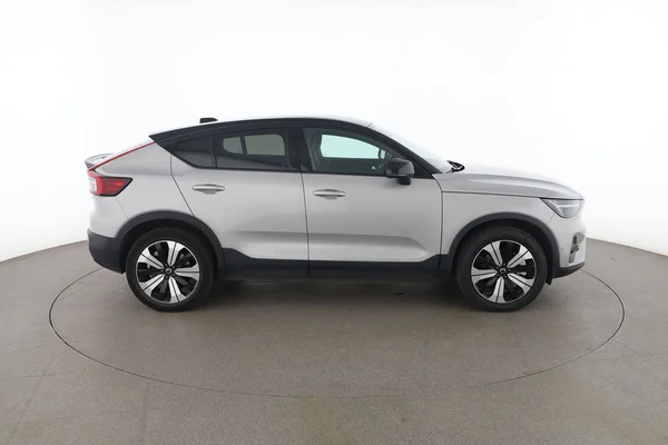 Volvo C40 (2022) — foto 13 van 16