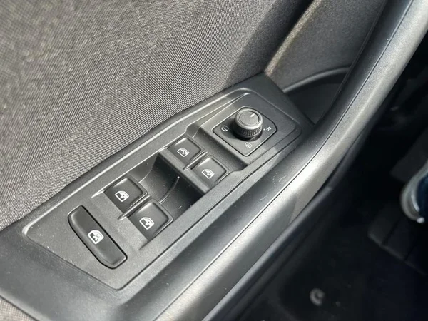 VOLKSWAGEN T-Roc (2022) — foto 17 van 24