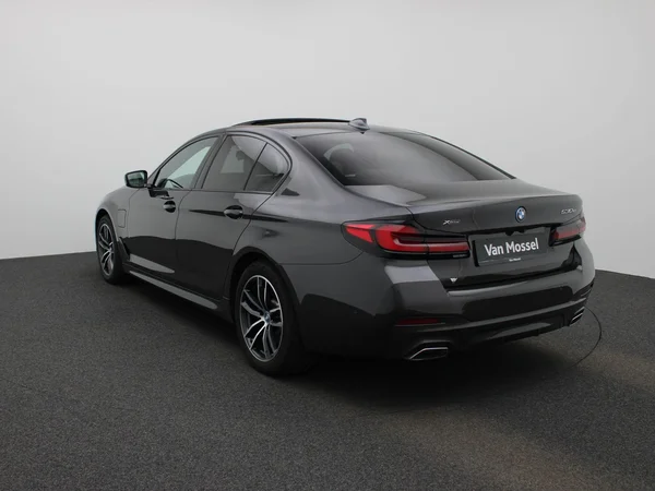 BMW 5 Reeks (2022) — foto 12 van 61